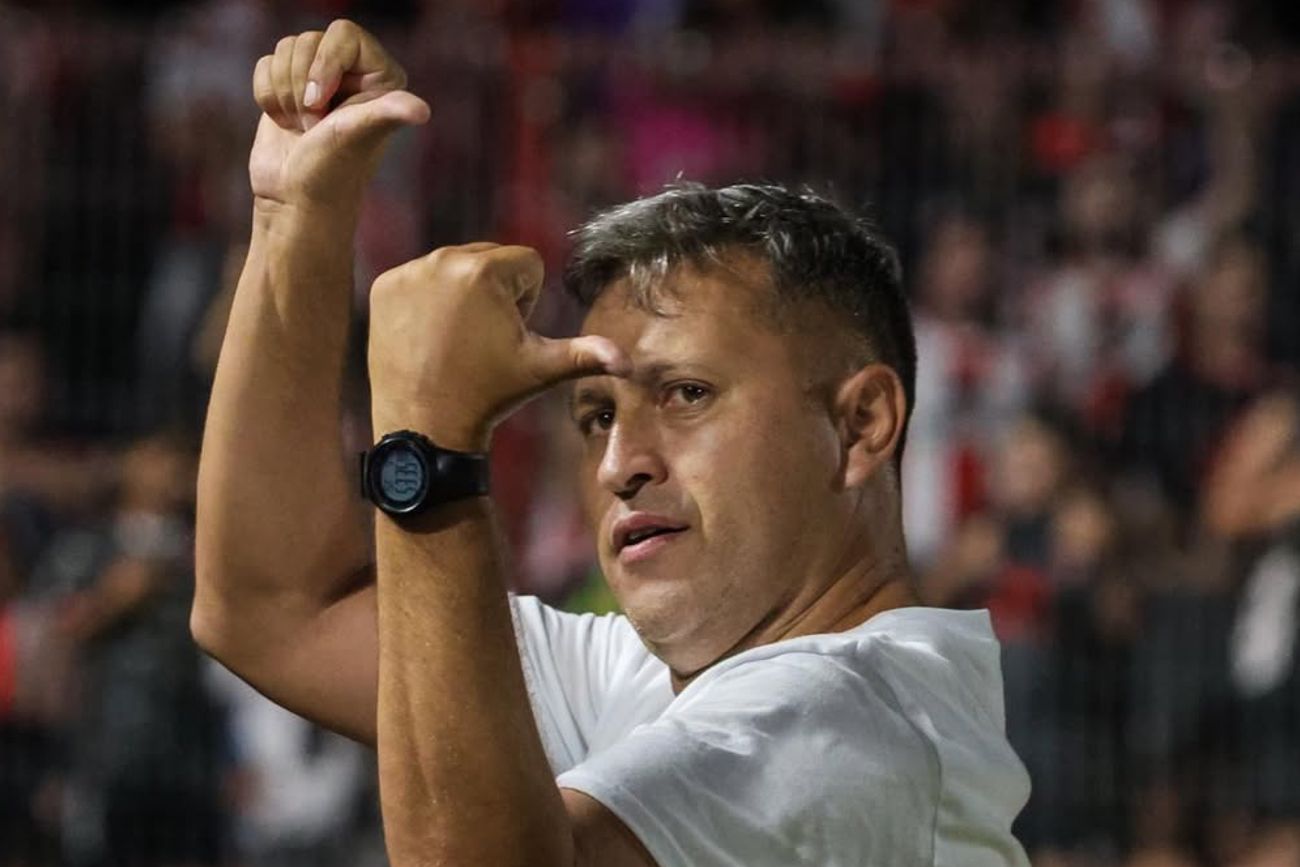 Diego Flores, DT de Instituto.