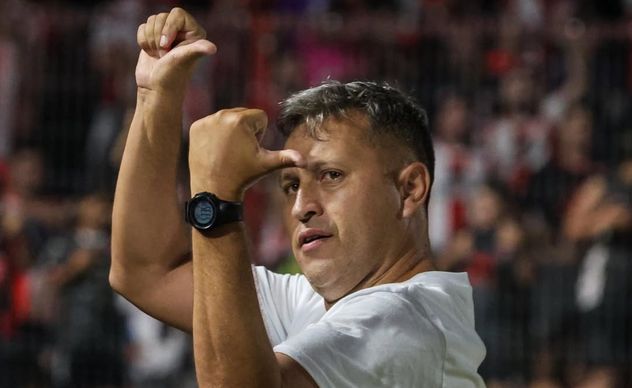 Diego Flores, DT de Instituto.