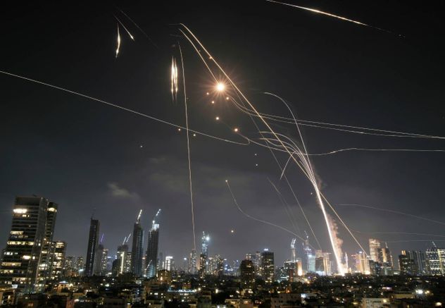 La Cúpula de Hierro de Israel defendiendo el territorio.