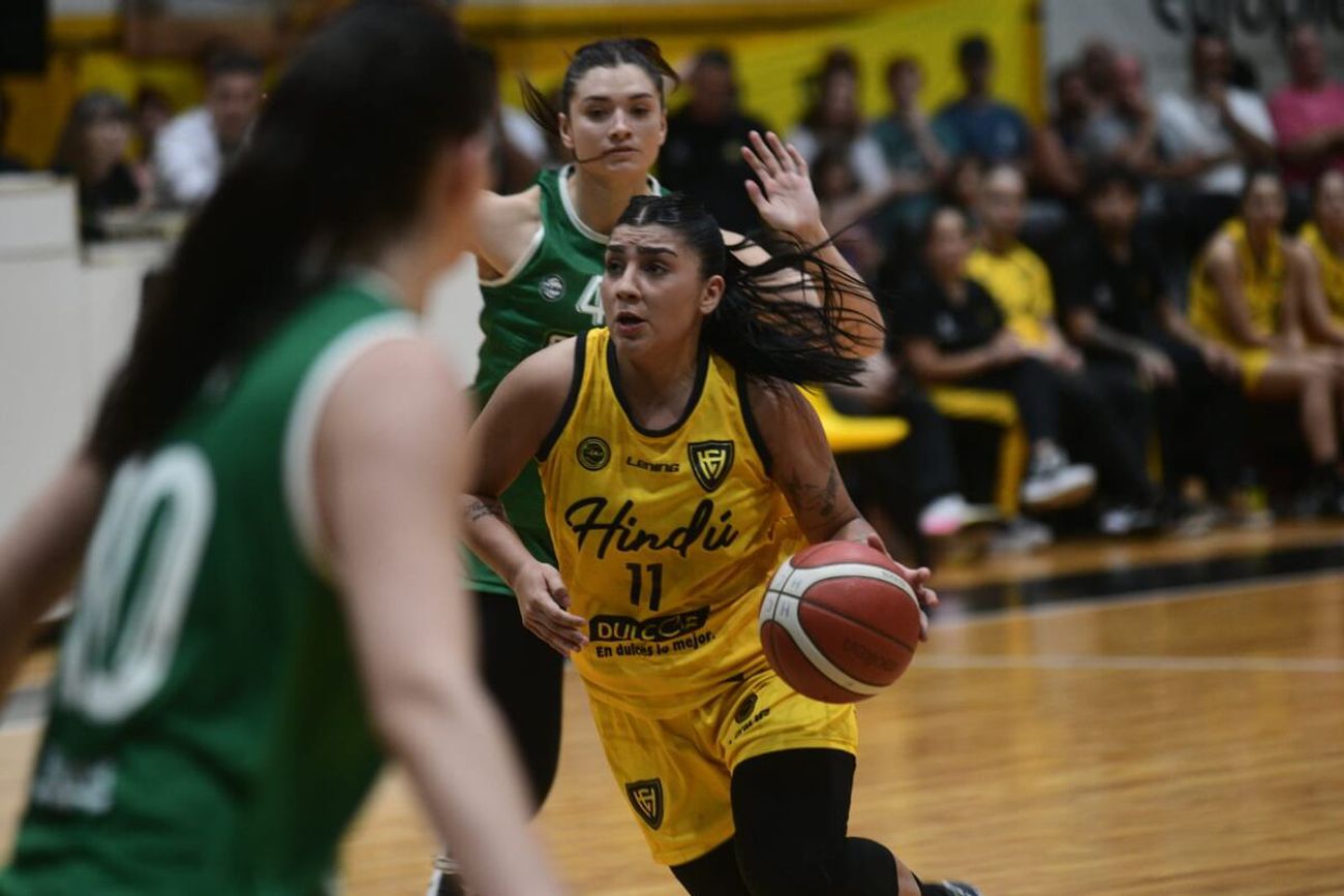 Hindú en básquet femenino.