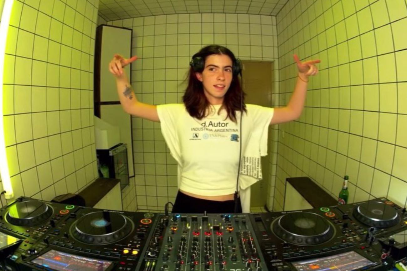 Franzizca es una de las deejays de Numbers. 