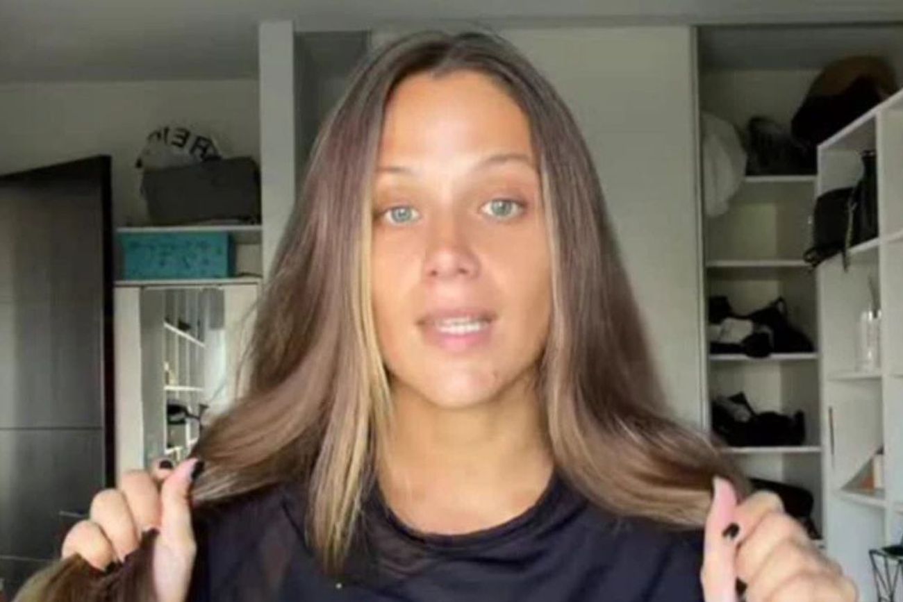 Adiós al castaño uniforme: Barbie Vélez sorprende con el cambio de look que marcará el otoño 2026.