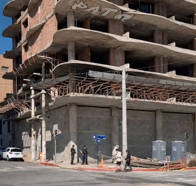 "La Mole", edificio ubicado en bulevar San Juan y San José de Calasanz.  