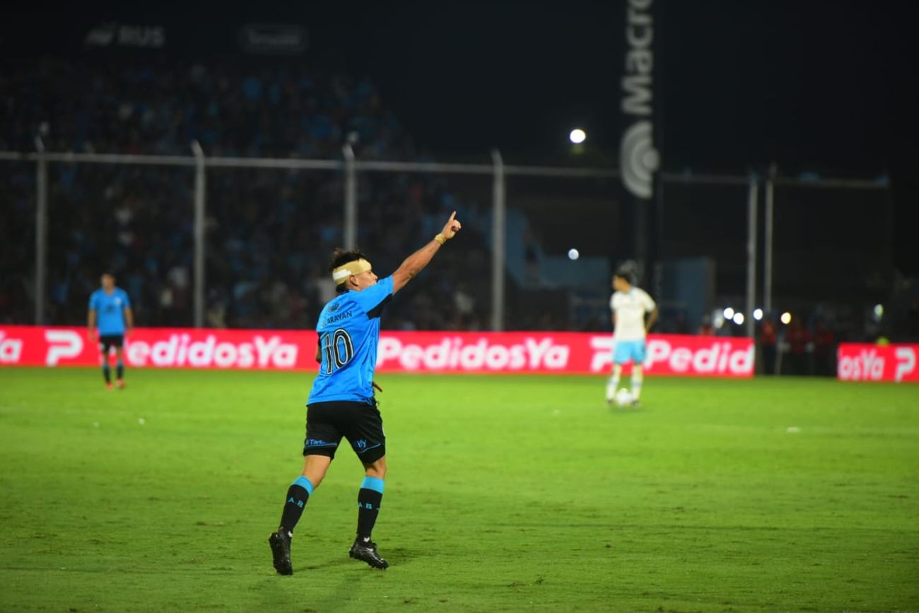 Lucas Zelarayán y su gol ante Racing.