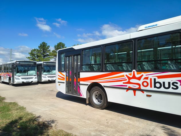 Los ómnibus de Solbus ya están en un predio de la zona sur de la ciudad de Córdoba. 
