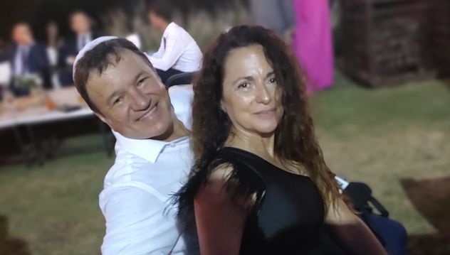 Con su esposa Gahlia, con quien se casó hace tres años. 