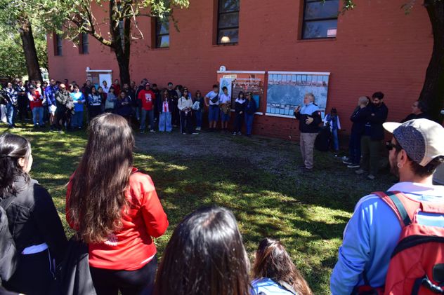 Encuentro inédito de socias y socios de Belgrano, Instituto, Talleres y Estudiantes de Río Cuarto en La Perla en el marco de los 50 años del Golpe. Memoria y fútbol.