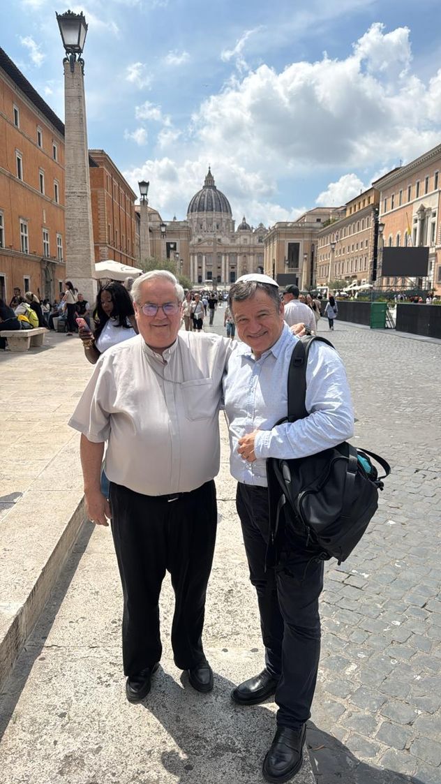 Con monseñor Ángel Rossi en el Vaticano. Polakoff reivindica el diálogo por encima de todo. 