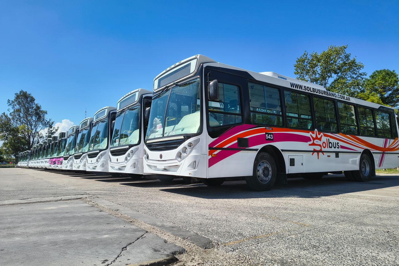 Los ómnibus de Solbus ya están en un predio de la zona sur de la ciudad de Córdoba. 