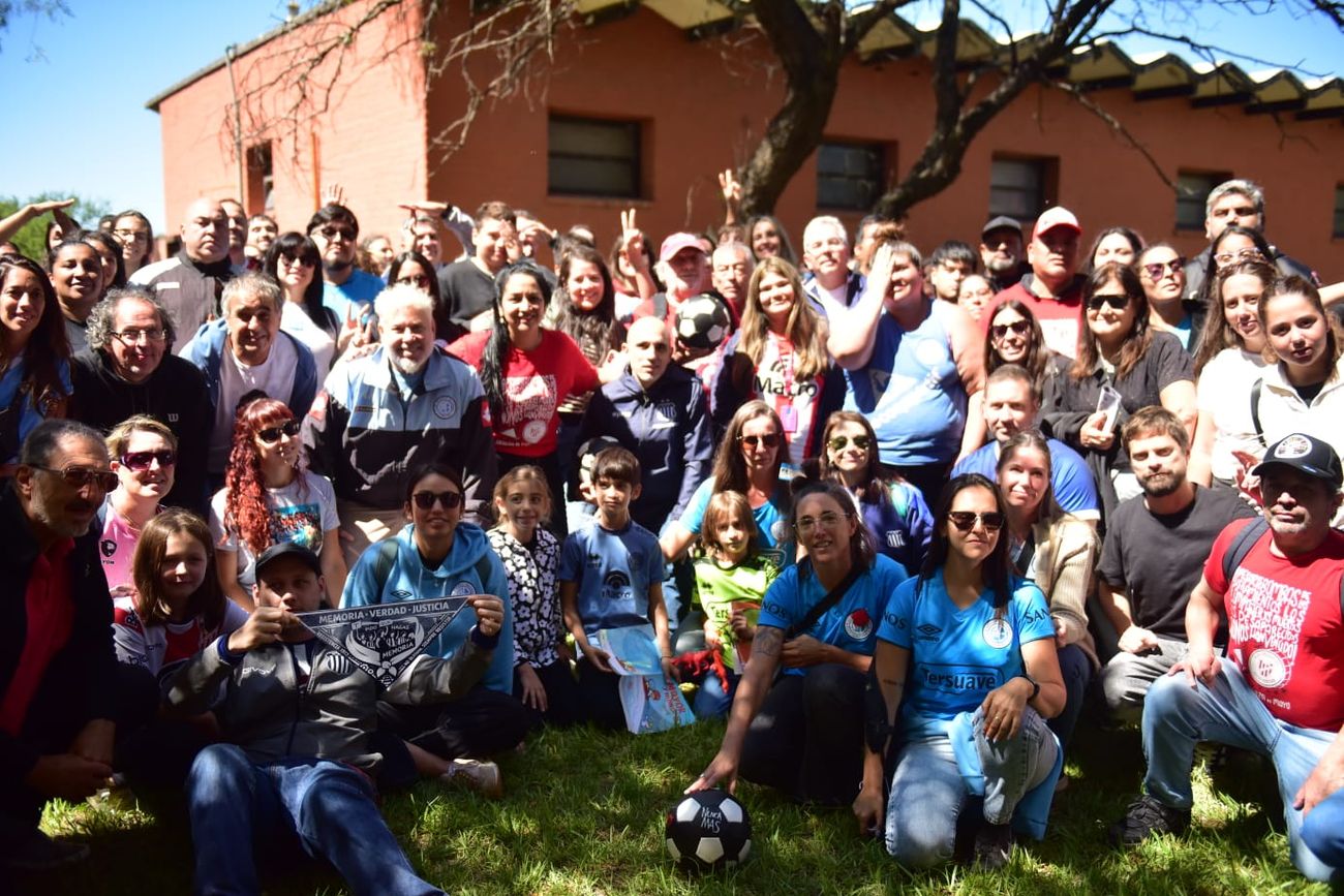 Encuentro inédito de socias y socios de Belgrano, Instituto, Talleres y Estudiantes de Río Cuarto en La Perla en el marco de los 50 años del Golpe. Memoria y fútbol. 