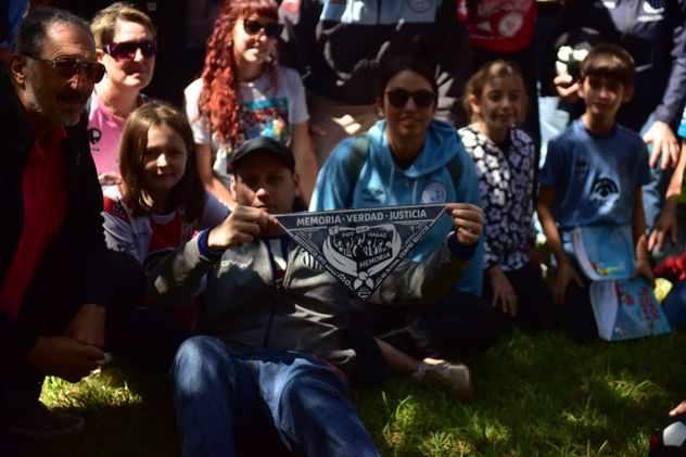 Encuentro inédito de socias y socios de Belgrano, Instituto, Talleres y Estudiantes de Río Cuarto en La Perla en el marco de los 50 años del Golpe. Memoria y fútbol.