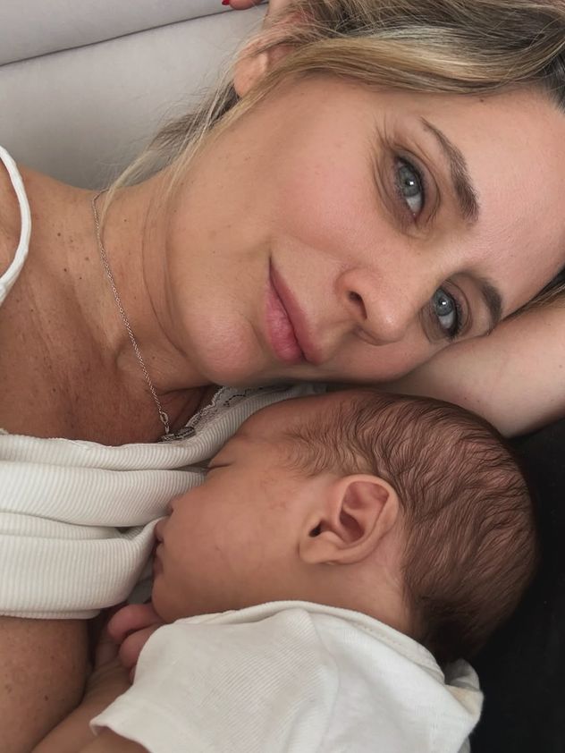 Rocío Marengo junto a su hijo Isidro.