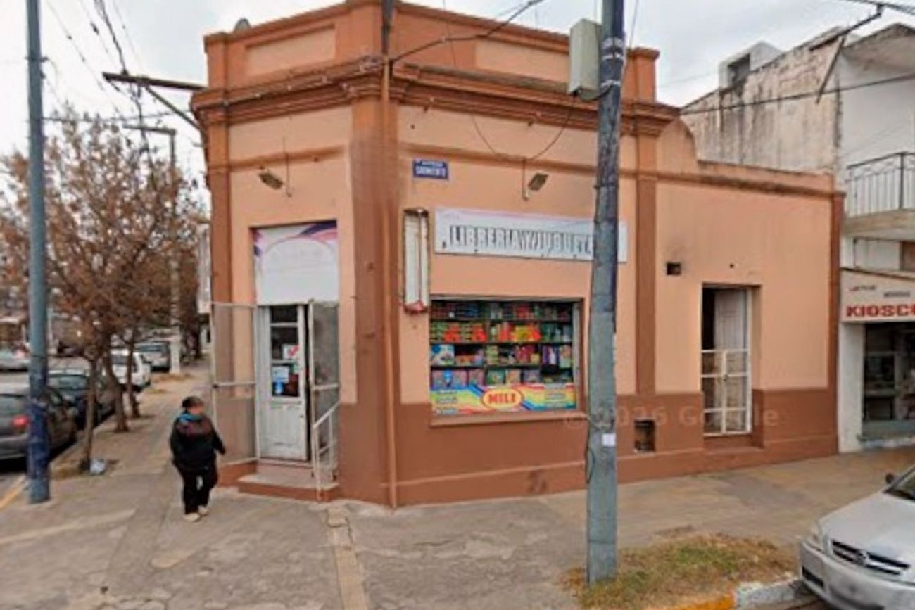 Un desconocido ingresó en la madrugada del domingo a la librería Mili con el aparente propósito de cometer un robo. (Google Maps).