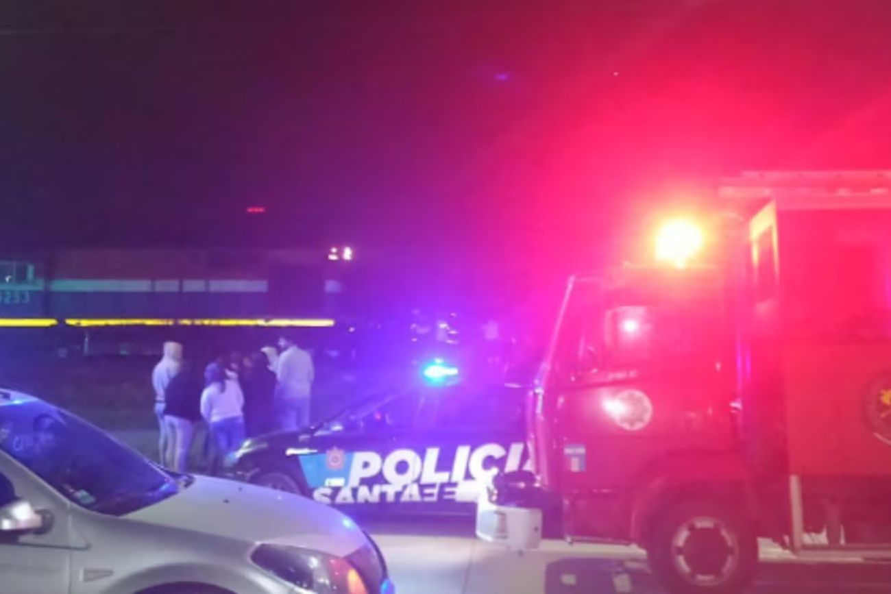 Santa Fe: un joven murió al ser embestido por un tren mientras viajaba en auto con otros dos jóvenes