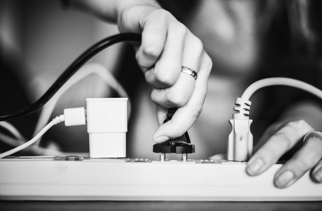 El riesgo eléctrico invisible que puede convertir una fiesta en tragedia