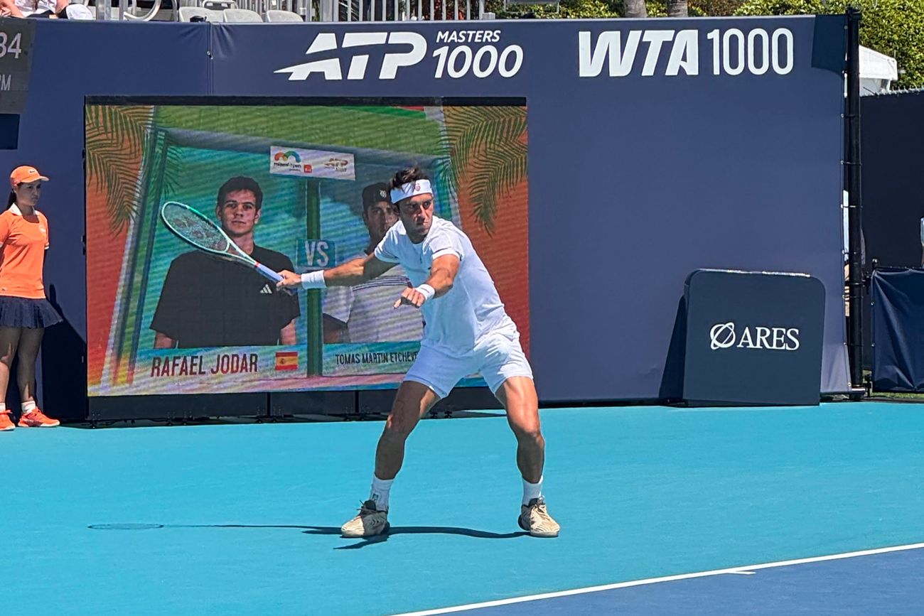 Tomás Etcheverry avanzó a octavos de final del Masters 1000 de Miami.