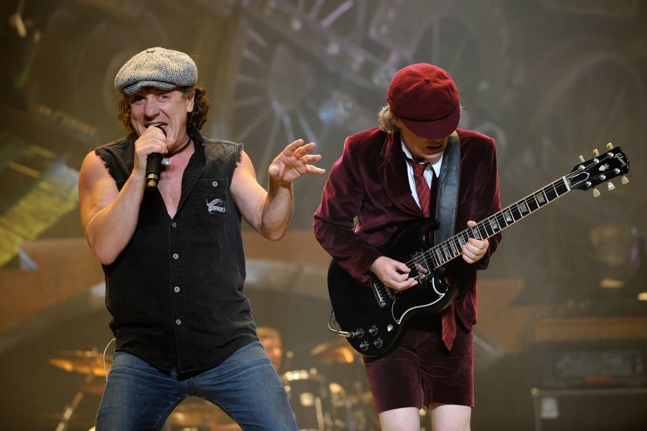 Brian Johnson y Angus Young, pilares de AC/DC. (AP)