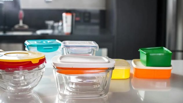 MATERIAL. El plástico tiene diferentes usos en la industria de los alimentos, bebidas y packaging.