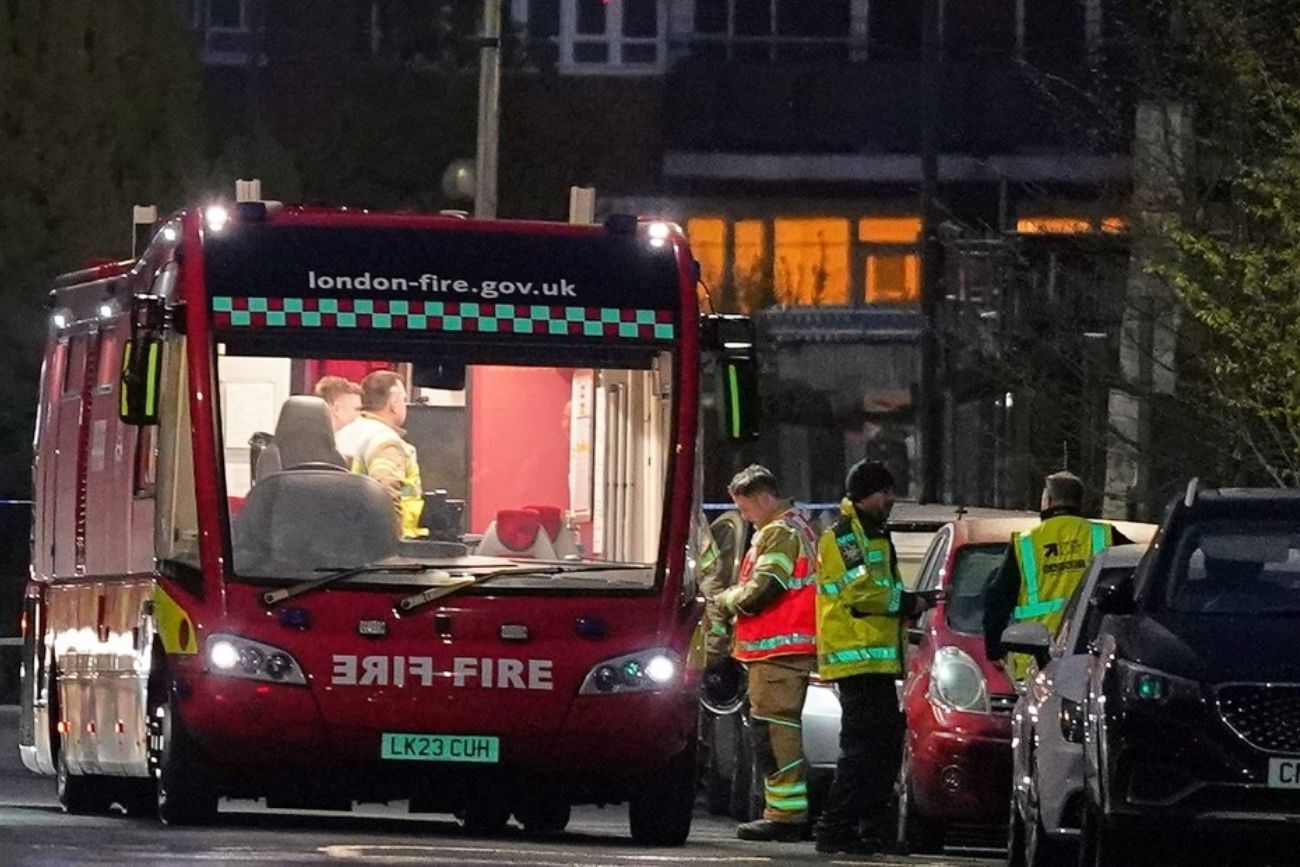 Londres: investigan como ataque antisemita el incendio de cuatro ambulancias de una organización judía