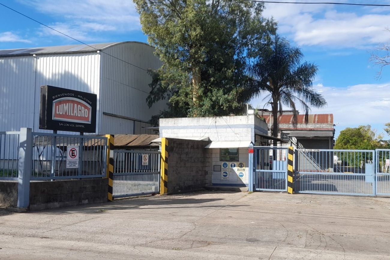 Lumilagro despidió a 170 operarios y defendió el modelo de Milei con la importación de termos