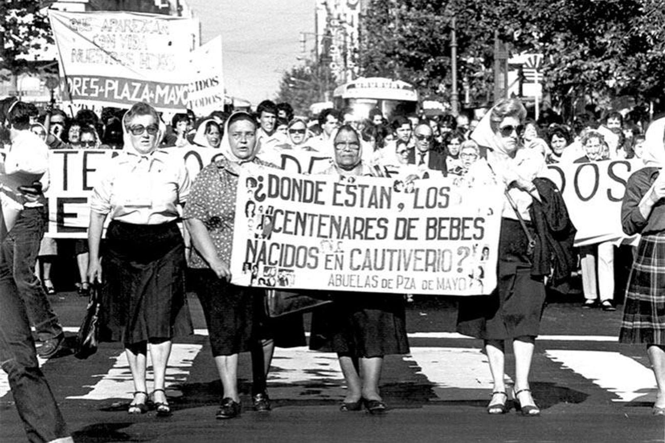 Abuelas de Plaza de Masyo reclamaban por la aparición de sus nietos.