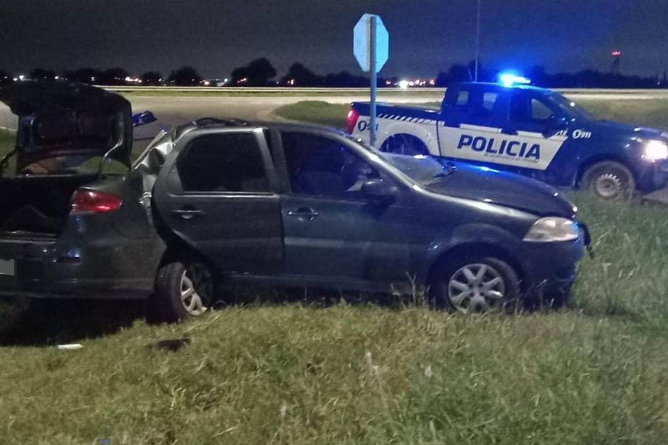 Impactante choque en Córdoba con dos muertos y una mujer herida. 