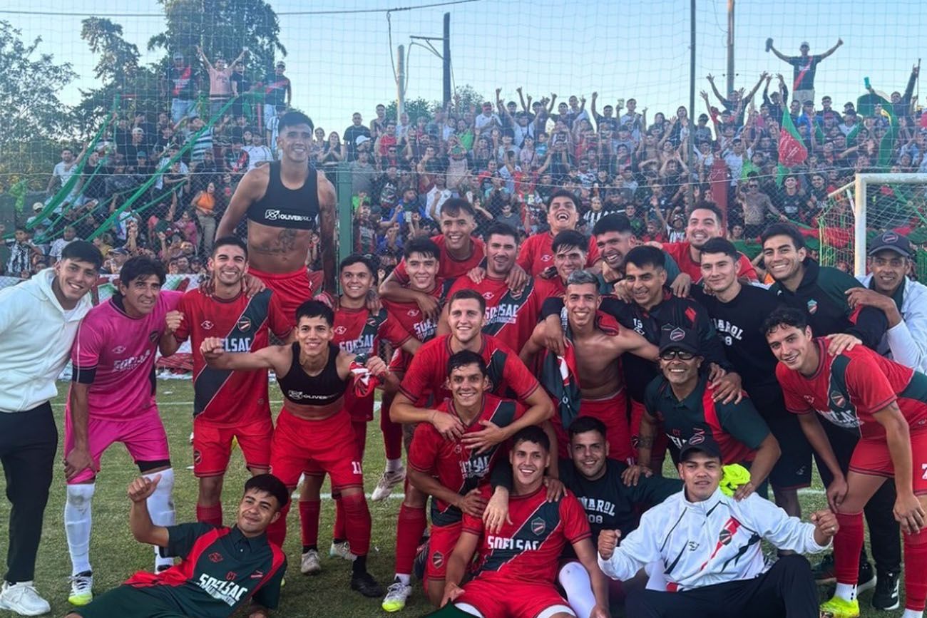 A la carga, Argentino Peñarol. El equipo de Daniel Mira clasificó a las finales por el ascenso al Regional Federal Amateur de AFA. Chocará  dos partidos con Argentino de Marcos Juárez. (Prensa Peñarol).