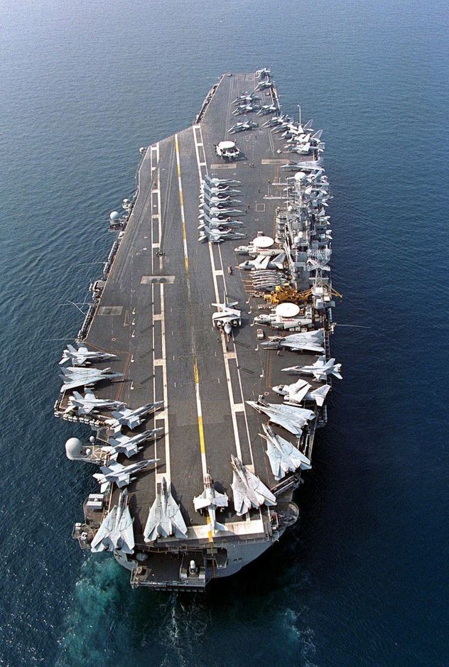 El poderoso portaaviones USS Nimitz.