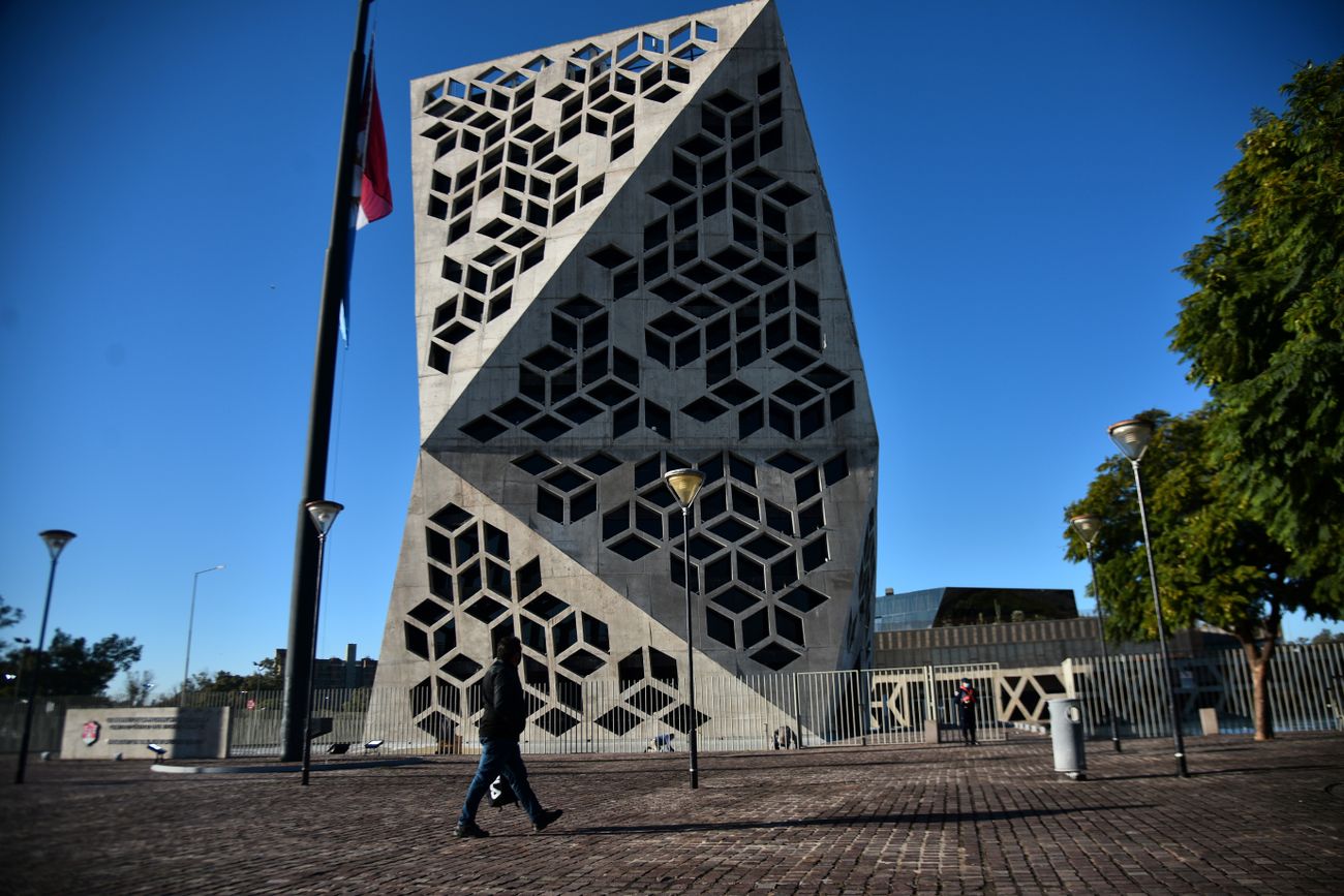 Centro Cívico del Bicentenario, "El Panal", sede del Gobierno provincial. 