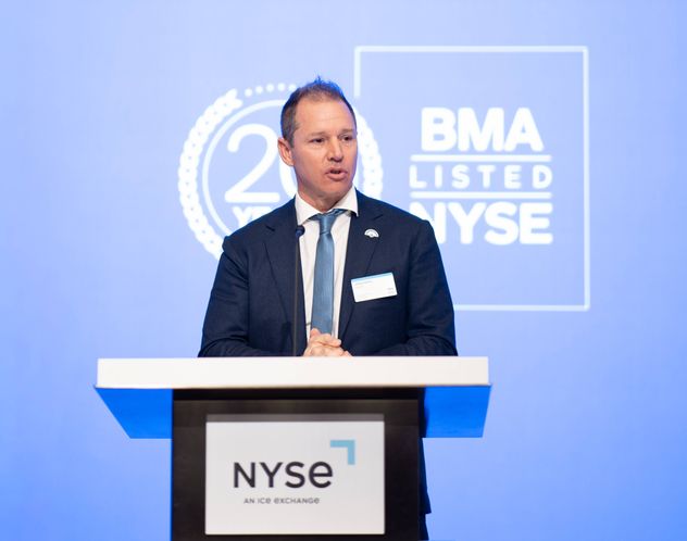 Jorge Brito, presidente de Banco Macro, en el marco de la celebración por las dos décadas de cotización ininterrumpida en el New York Stock Exchange (NYSE). (Gentileza Banco Macro)
