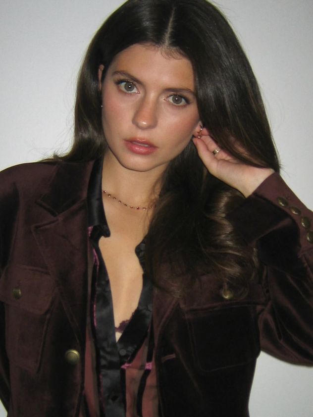Emily Bader interpretará a Jenna.