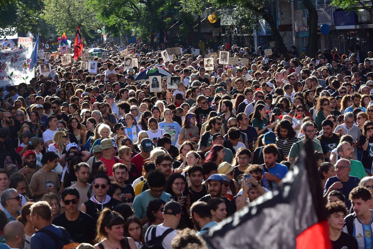 Histórica. Fue la movilización popular más grande de la historia de Córdoba, para homenajeara la víctimas de la última dictadura militar. (Javier Ferreyra)