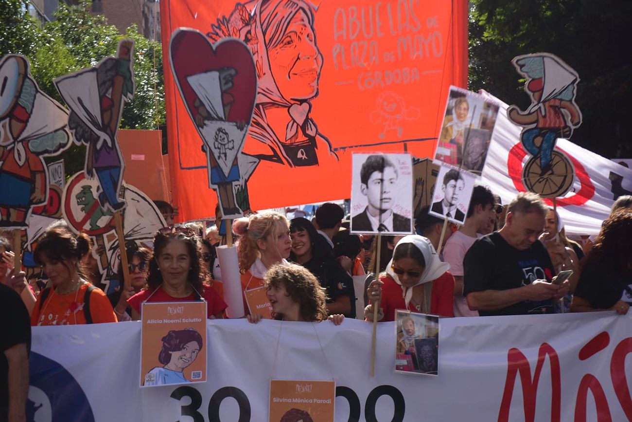 Comenzó la marcha por los 50 años del Golpe en Córdoba.