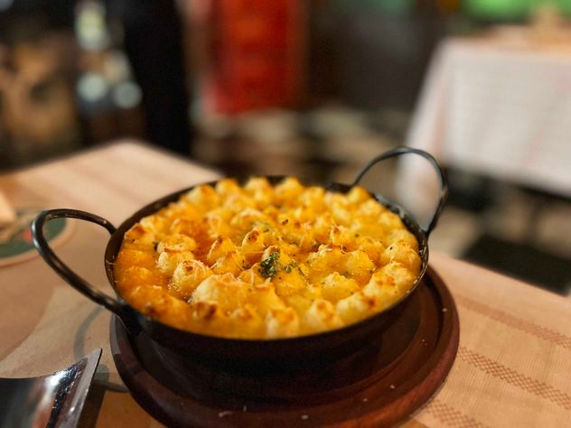 Arrufó, un "neo bodegón" con comidas clásicas, abundantes y buen precio.