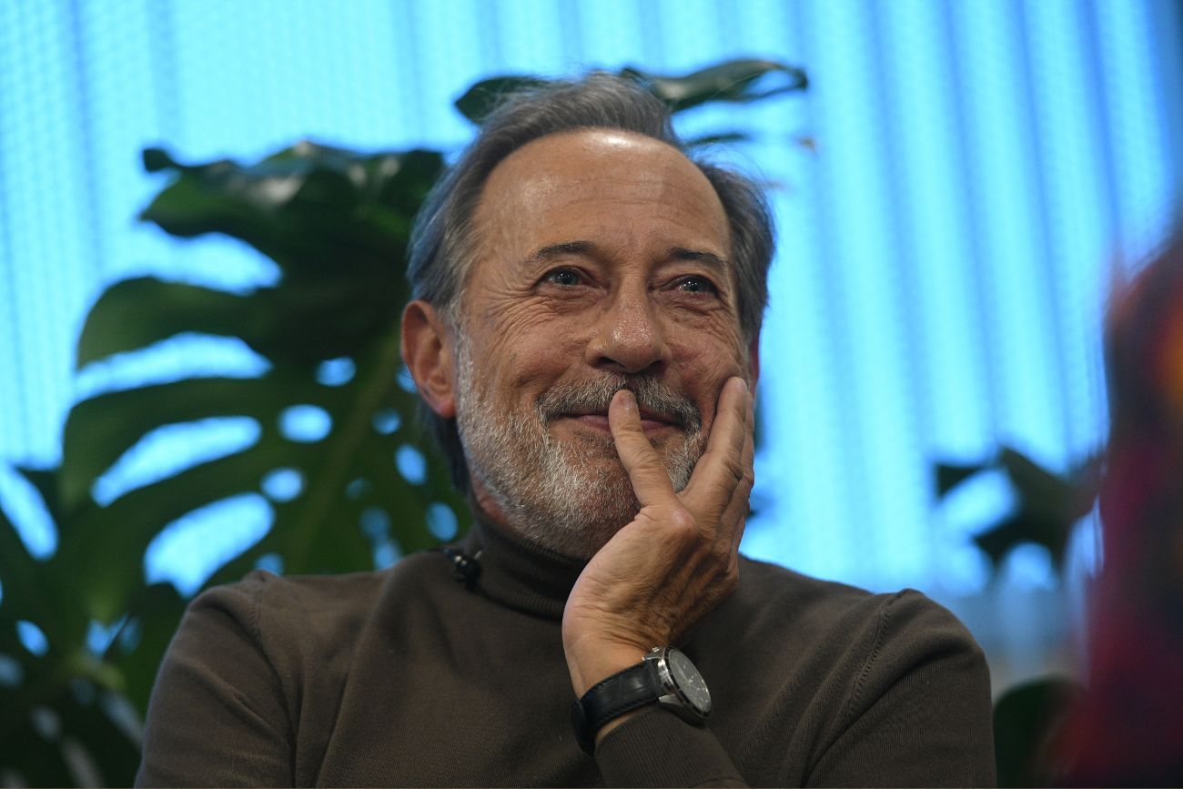Guillermo Francella estuvo en Luzu y allí contó cómo es su actividad en las redes sociales.