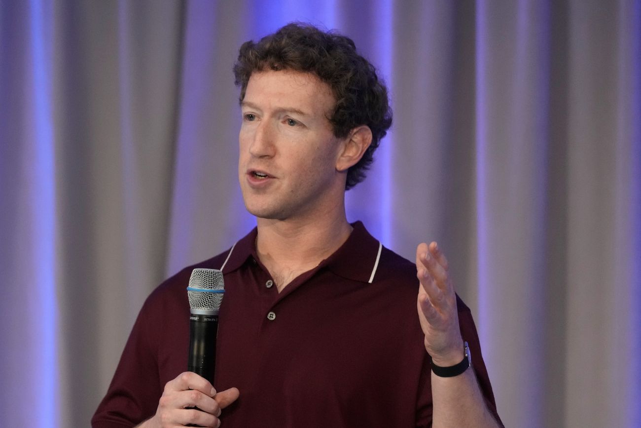 ARCHIVO - Mark Zuckerberg, director ejecutivo de Meta, habla durante un evento en el Biohub Imaging Institute en Redwood City, California, el 5 de noviembre de 2025. 