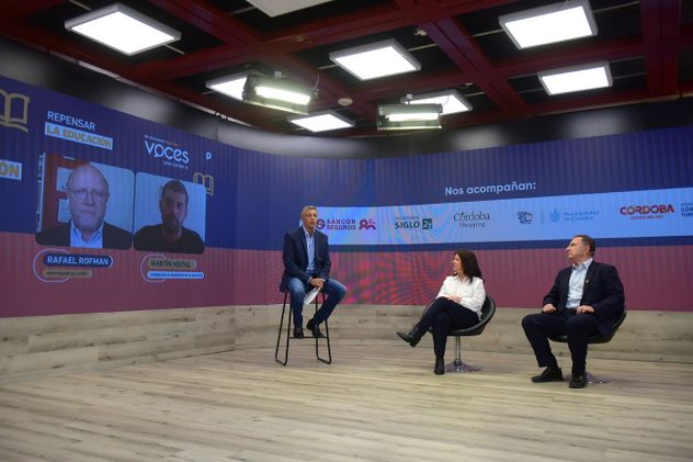 CALIDAD. Los participantes del panel destacaron que hay una oportunidad para mejorar la calidad educativa. (Nicolás Bravo / La Voz)