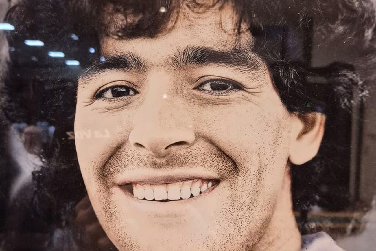 Diego Vive, la muestra que está en Córdoba. Una muestra internacional e inmersiva recorre la vida y el legado de Diego Armando Maradona en el Complejo Ferial. 