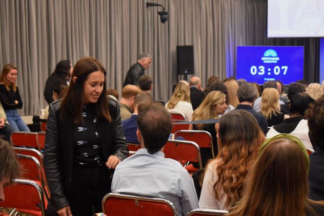 La diputada cordobesa Carolina Basualdo (Provincias Unidas) en la audiencia pública por la Ley de Glaciares