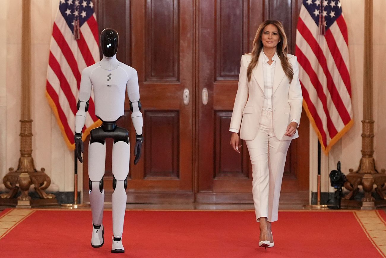 Melania Trump presentó en la Casa Blanca a Figure 03, el robot humanoide que busca revolucionar la educación. (AP)