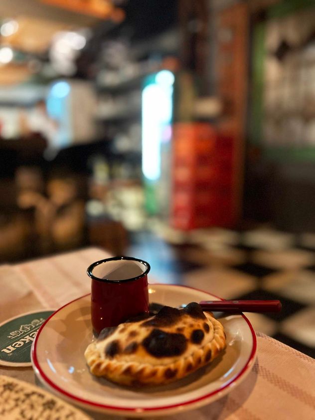 Arrufó, un "neo bodegón" con comidas clásicas, abundantes y buen precio.