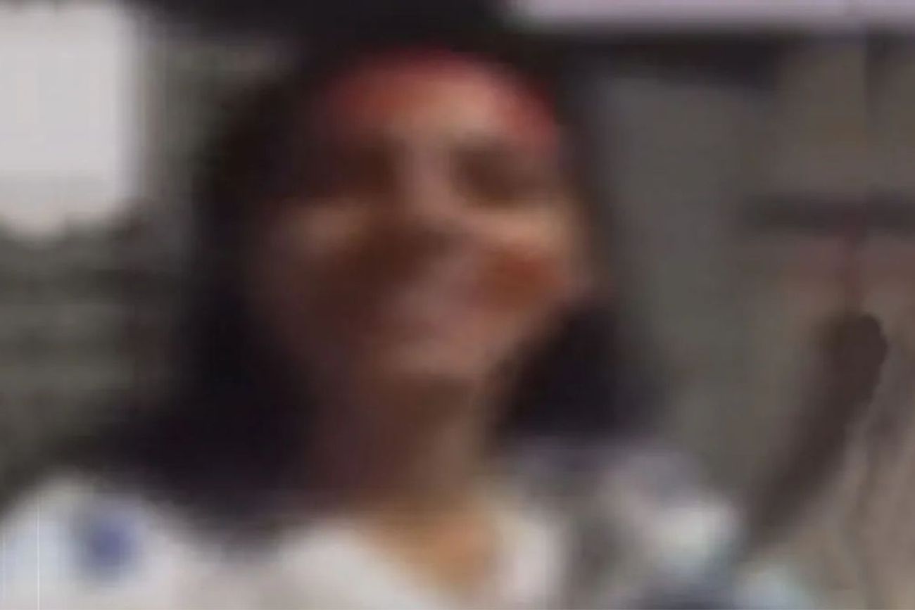 Una mujer apuñaló a su novio golpeador y se grabó tras el ataque: "Iré feliz a la cárcel"