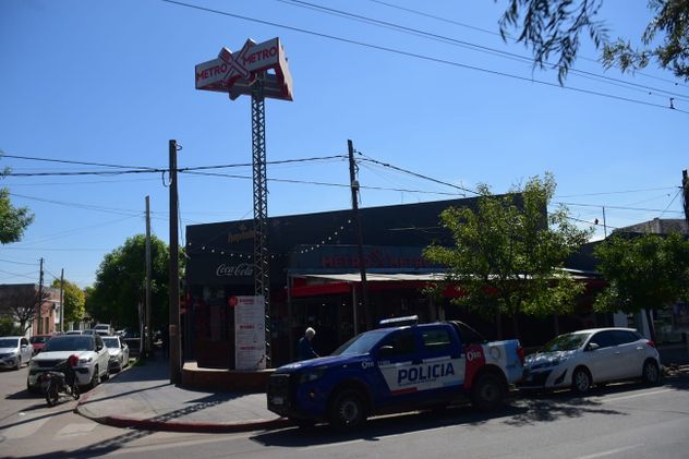 En medio de una pelea entre naranjitas balearon a un jefe policial por la espalda en Córdoba.