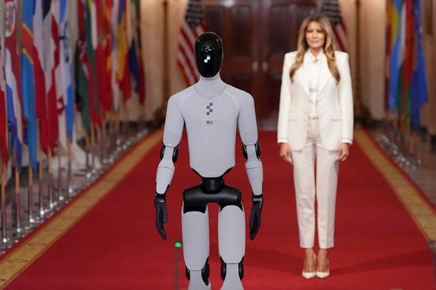 Melania Trump presentó en la Casa Blanca a Figure 03, el robot humanoide que busca revolucionar la educación. (AP)