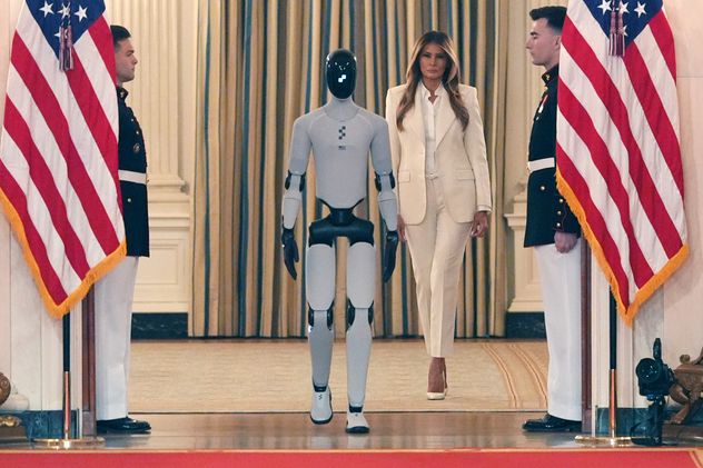 Melania Trump presentó en la Casa Blanca a Figure 03, el robot humanoide que busca revolucionar la educación. (AP)