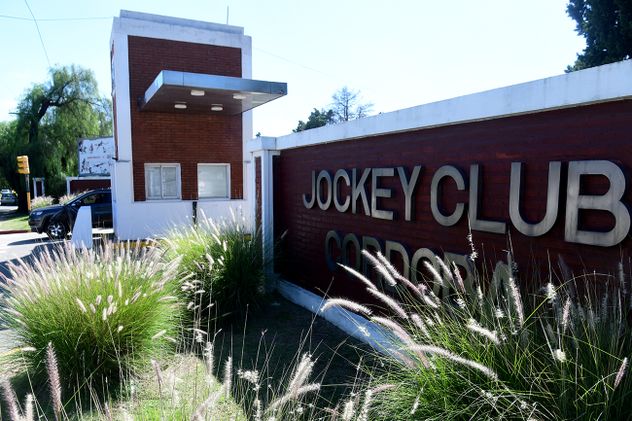 Se suspendió la actividad en el Hipódromo del Jockey Club de Córdoba por protestas de trabajadores.