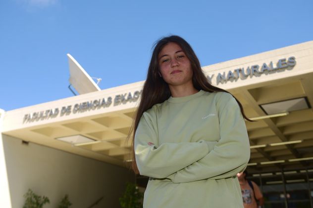 Agostina Ferrari, ingresante a la carrera de Ingeniería Aeroespacial de la FcefyN. (Nicolás Bravo / La Voz)