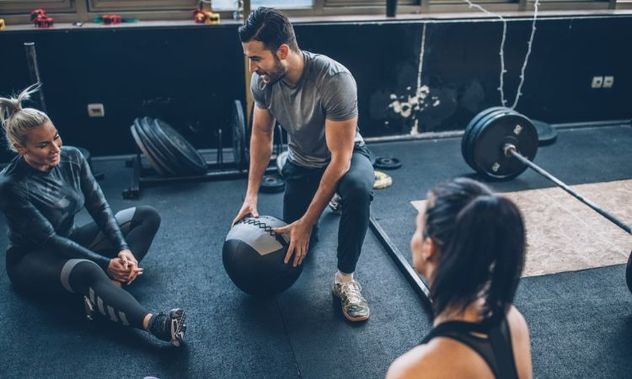 Por qué entrenar con menos series mejora la fuerza y la salud.