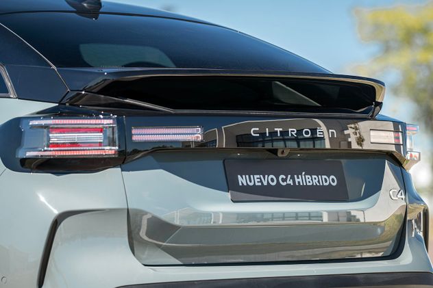 Uno de los sectores con más personalidad es su parte trasera, con una luneta amplia y techo con descenso pronunciado.