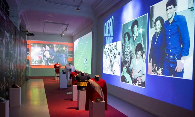 Diego Vive, la muestra que está en Córdoba. Una muestra internacional e inmersiva recorre la vida y el legado de Diego Armando Maradona en el Complejo Ferial.